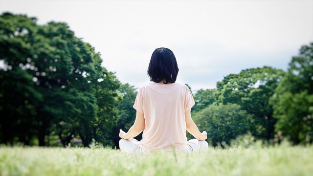 朝起きてすぐに、ゆっくりと深呼吸をして瞑想をスタート